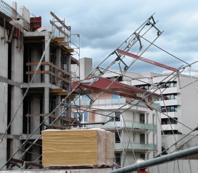 Dem Sturm  nicht standhalten konnte di...n einem  Neubau in Bad Krozingen        | Foto: Feuerwehr