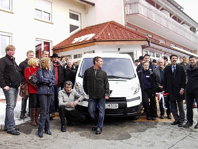 Dank der Mithilfe vieler Sponsoren   e...hael-Gemeinschaft ein neues Fahrzeug.   | Foto: Privat