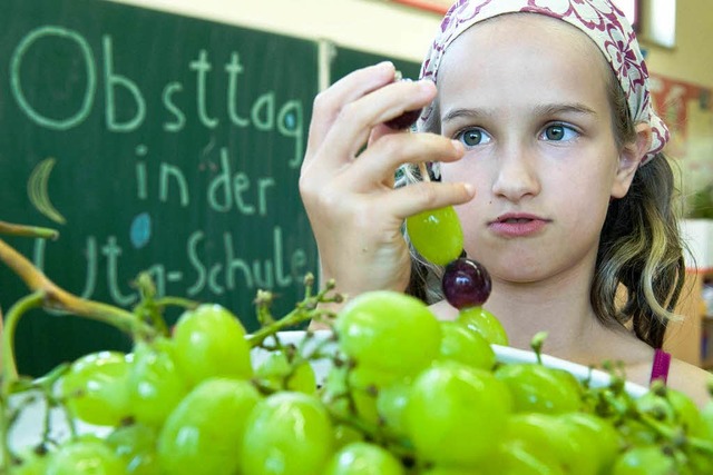 Umstrittenes Projekt: Kostenloses Obst fr Schulkinder.  | Foto: ddp