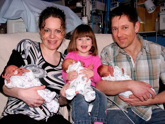 In guten Hnden: Nadine und Martin Her...station um die drei neuen Erdenbrger.  | Foto: Ortenau Klinikum