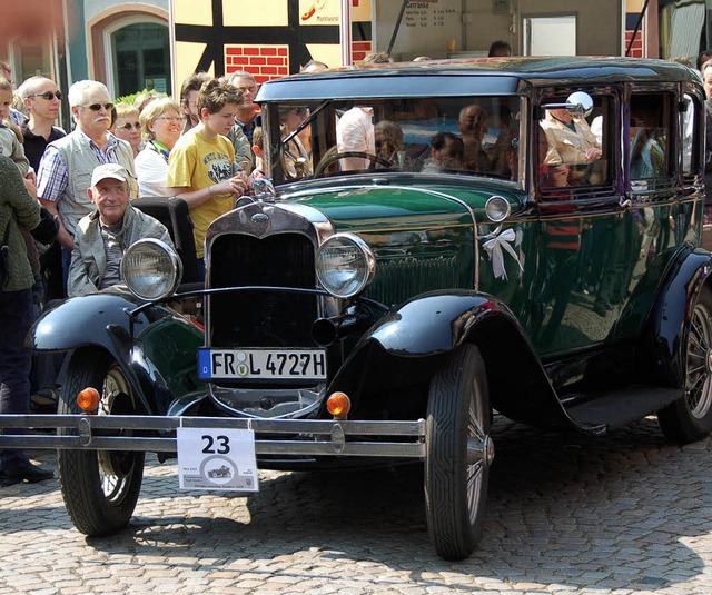 Am 2. Mai tuckern wieder die Oldtimer durch die Staufener Fugngerzone.    | Foto: SAM