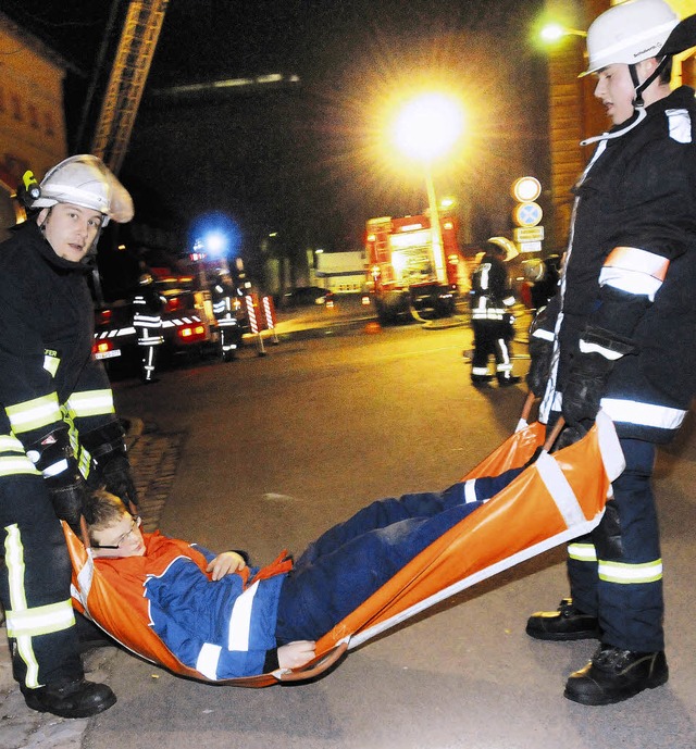 Menschenrettung nach einem Dachstuhlbr...io erlebten Passanten der Innenstadt.   | Foto: Sigwart