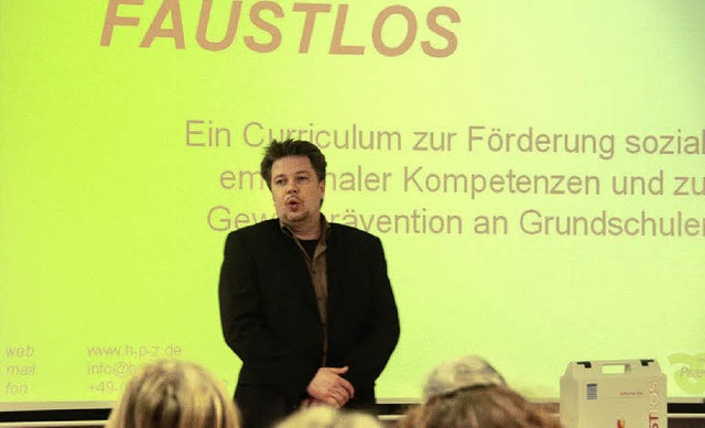 Axel Dewald vom Heidelberger Prventio...edanken des Projekts Faustlos steckt.   | Foto: Peter Gerigk