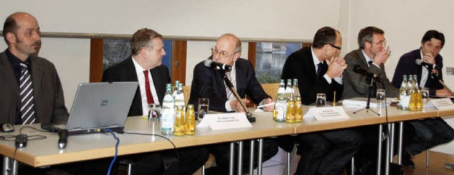 Eine Gemeinderats-Sitzung  mit Podium ...tzel von der Brgerinitiative Atdorf.   | Foto: axel  Kremp