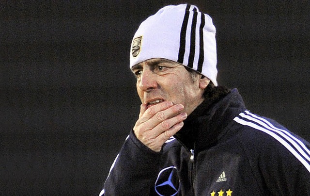 Ob sich Bundestrainer Joachim Lw vor ...entinien-Spiel so richtig wohl fhlt?   | Foto: dpa