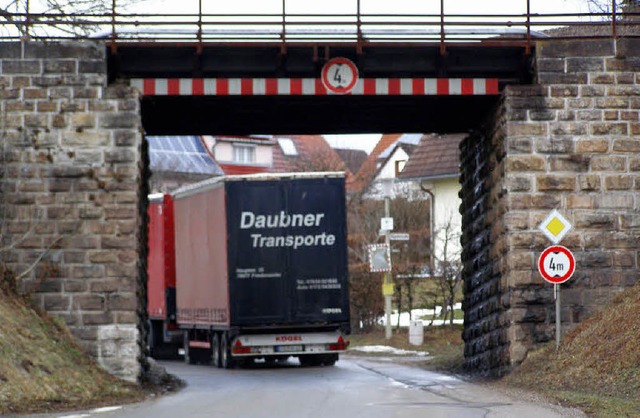Diese Bahnbrcke in Rtenbach birgt Si...eitsrisiken und muss erneuert werden.   | Foto: Liane Schilling