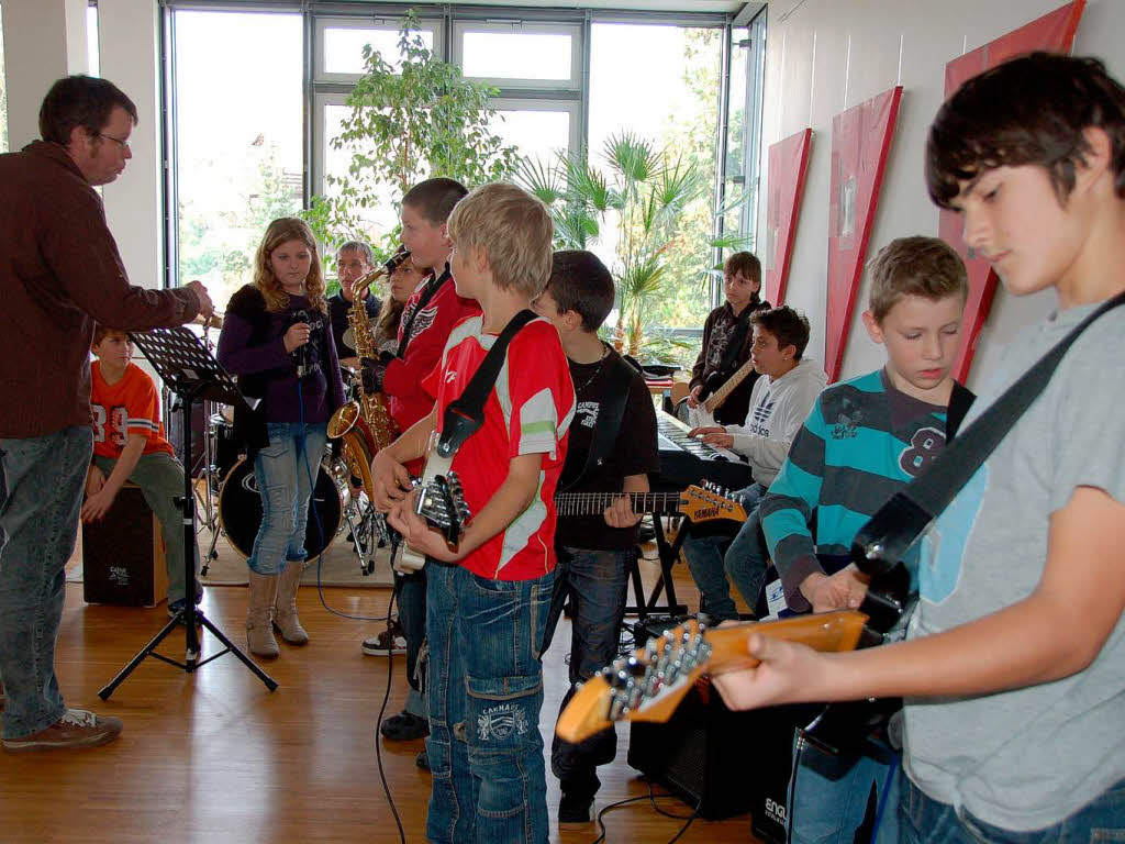 Das neue Kunstprojekt der Klasse 5 an der Fritz-Boehle-HWRS mit Ganztagsschule steuerteallein drei Aspekte bei: Musik...