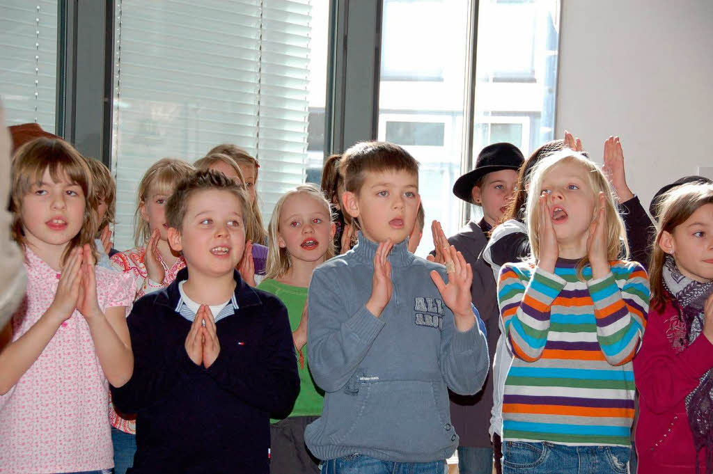 Der Chor der Fritz-Boehle-Grundschule besang Begegnungenals Bereicherungen