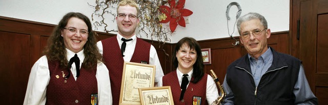 Ehrung  beim Musikverein Oberhof fr l... Marina Bartsch und Wolfhart Grunert.   | Foto: Frank Linke