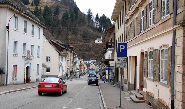 Die Kirchstrae in Zell wird ausgebaut...erschwenkung der Fahrbahn vorgesehen.   | Foto: Hermann Jacob