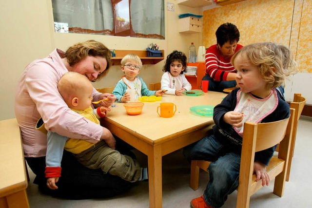 Die Kinderbetreuung wird in Breisach teurer.  | Foto: dpa