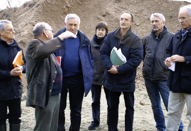 Heinrich Mnnle erlutert  im Breitfel...Nur sauberes Obst, ist gesundes Obst.   | Foto: Fotos: Siefke/Heinzmann, Stadt OG