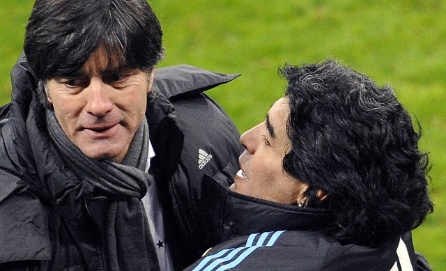 Der Beginn einer wunderbaren Freundsch...Lw (links) und Diego Armando Maradona  | Foto: ddp