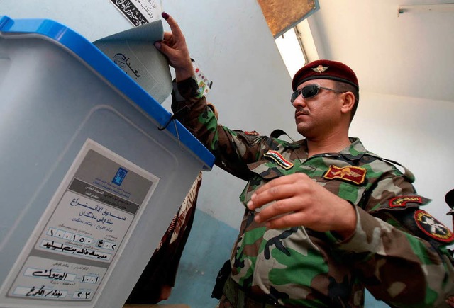 Experten erwarten keine klaren Mehrhei...n Sunniten belastet die Parlamentswahl  | Foto: dpa