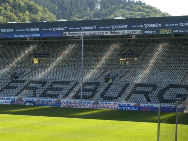 Braucht Freiburg ein neues Stadion? Nein, meinen die OB-Kandidaten.  | Foto: Brigitte Sasse