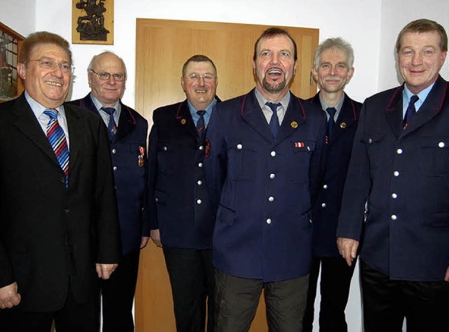 Zu Ehrenmitgliedern der Feuerwehr erna...fr 30 Jahre aktiven Feuerwehrdienst.   | Foto: Hildegard Siebold