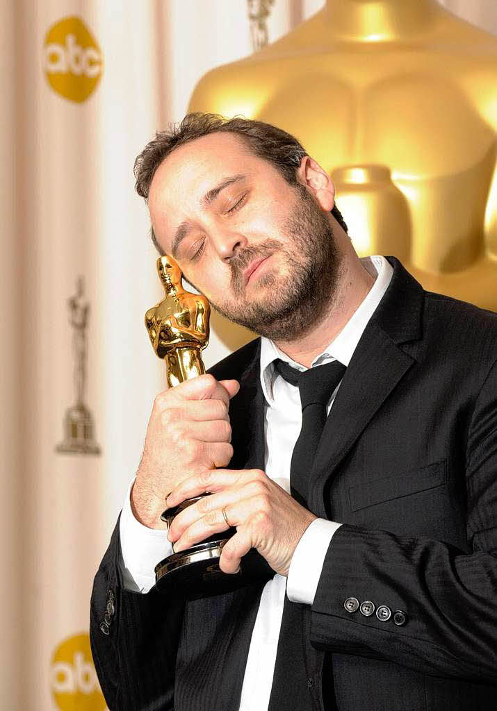 Kuschelt mit Oscar: Der argentinische  Produzent Nicolas Schmerkin