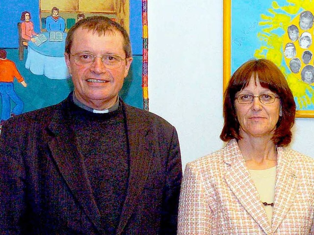 Pfarrer Konrad Brenzinger mit seiner Kritikerin Brigitte Himmelsbach.  | Foto: Wolfgang Knstle