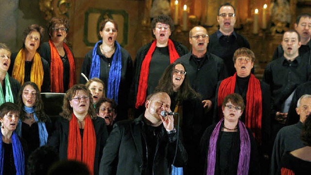 Einfhlsam, dann wieder swingend &#821...pelchor in der Kirche St. Laurentius.   | Foto: heidi fssel