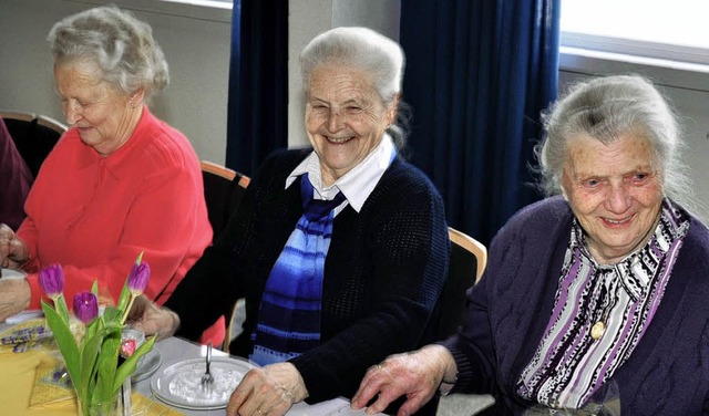 Anneliese Kaiser, Erna Villinger und M...ch bei den Landfrauen sichtlich wohl.   | Foto: Stefan Pichler