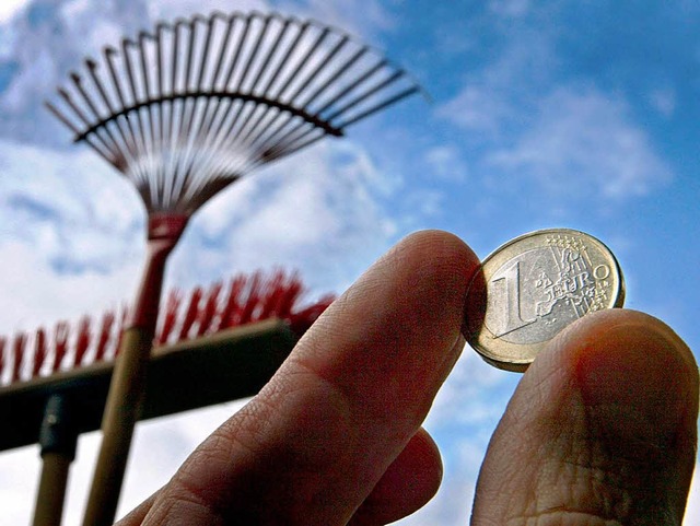 Ein Euro die Stunde, vielleicht auch m...r einfache soziale Ttigkeiten geben.   | Foto: dpa