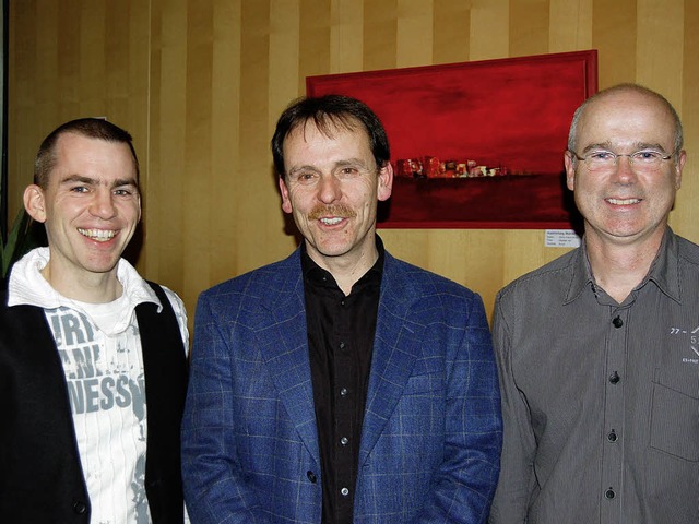 Wolfgang Schwarzwlder (Mitte) mit dem...ch gewhlten Jugendleiter Stefan Matt.  | Foto: Klaus Berger