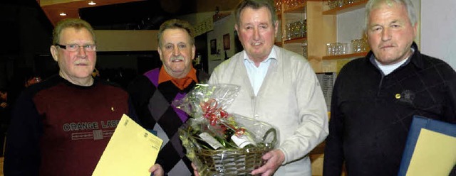 Vorsitzender Rainer Strobel (Zweiter v... der zum Ehrenmitglied ernannt wurde.   | Foto: Jrgen Schweizer