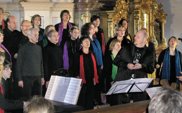 Gospelsingers Rheinhausen in Sankt Lau...en unter der Leitung von Maria Christ.  | Foto: Ilona Hge