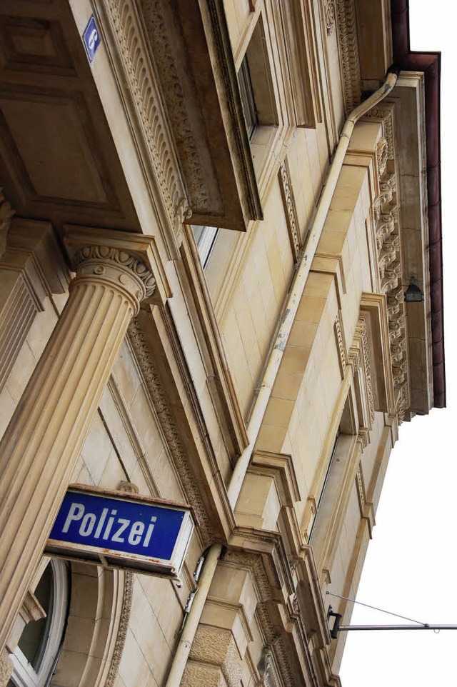 Polizeirevier Lrrach: Hinter der hist...hen Fassade ist viel Sanierungsbedarf   | Foto: Trenz