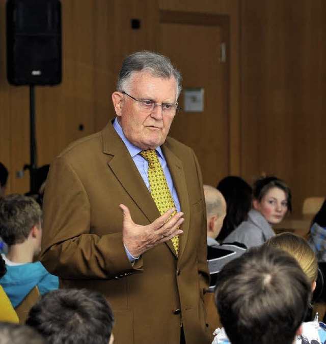 Lebendige Erinnerung: Erwin Teufel bei seinem Vortrag.   | Foto: Thomas Kunz