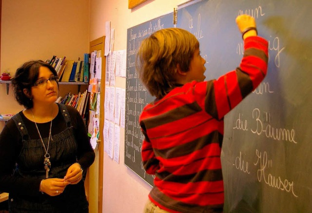 Die Lehrerin Mlanie Szymanski unterri...eine zweisprachige Klasse in Hningen.  | Foto: bz