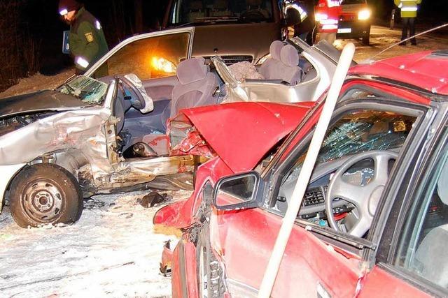 22-jährige Autofahrerin stirbt bei Glatteisunfall