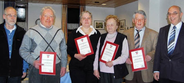 Ehrungen beim Schwarzwaldverein (von l...d Vorsitzender Johannes-Georg Friedel.  | Foto: Privat