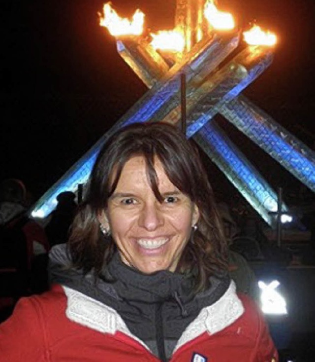 Nicole Grether in Vancouver vor dem olympischen Feuer   | Foto: privat