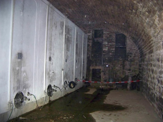 Blick in den groen der beiden Keller ...em Seilerhof. Links die Tanks der WG.   | Foto: Gemeinde Pfaffenweiler