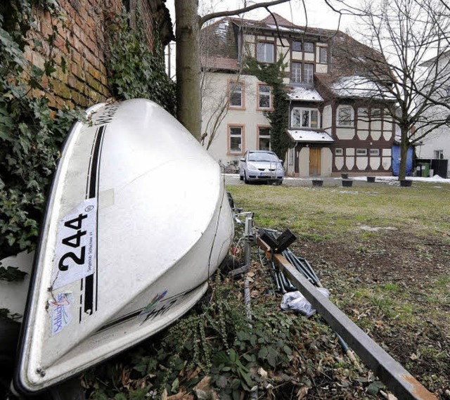 Im jetzigen Hof der Alten Schule (link... nicht betreten werden (Fotos rechts).  | Foto: Ingo Schneider