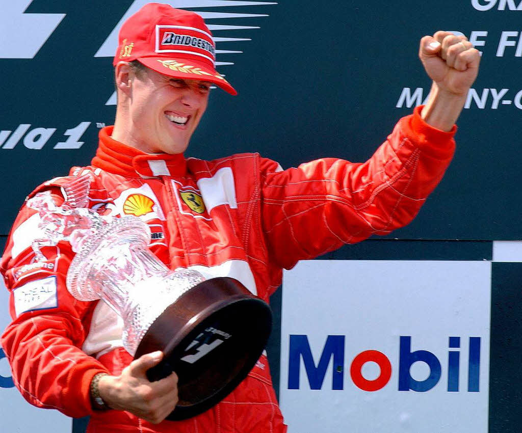 Auch 2002 holte Schumacher den WM-Titel zusammen mit Ferrari. Und zwar schon sechs Rennen vor Saisonende in Magny-Cours.