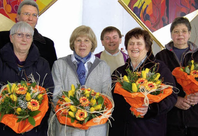 Pfarrgemeinderatsvorsitzender Gnter S...icka und Brigitte Mahler (von links).   | Foto: Petra Mller