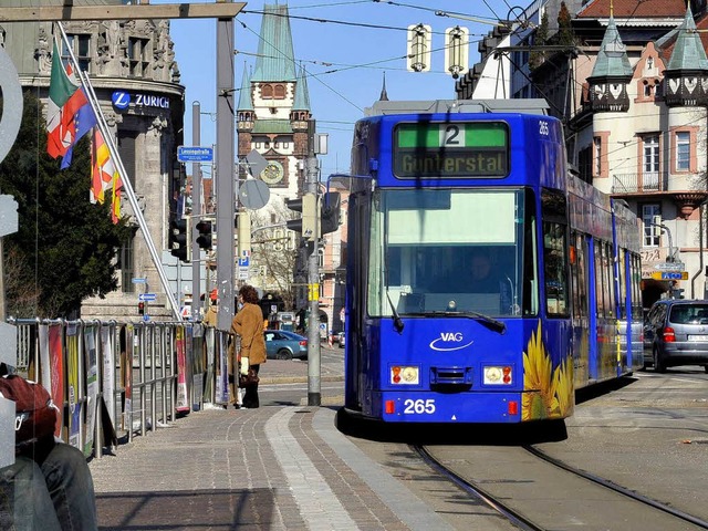 Die Straenbahn rollt durch Freiburg: Es gibt neue Ideen fr Busse und Bahnen.  | Foto: Thomas Kunz