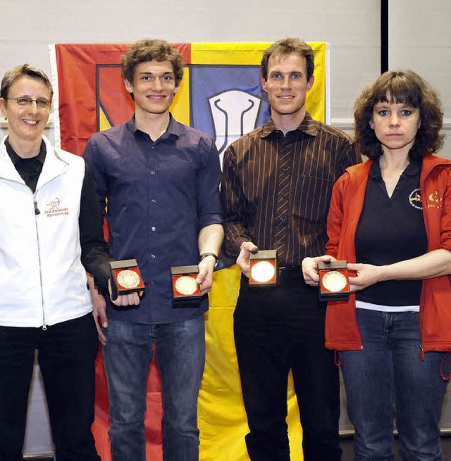 Beatrice Runge (von links), Wolfgang S...enzlingens Topsportler des Jahres 2009  | Foto: Zimmermann-Duerkop