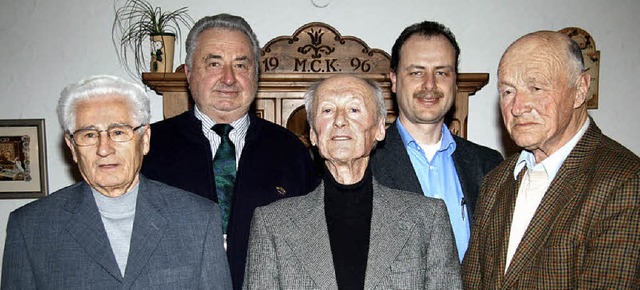 Fritz Penno, Gerhard Schweizer, Franz ...chweizer (Zweiter von  links) geehrt.   | Foto: Eva Korinth