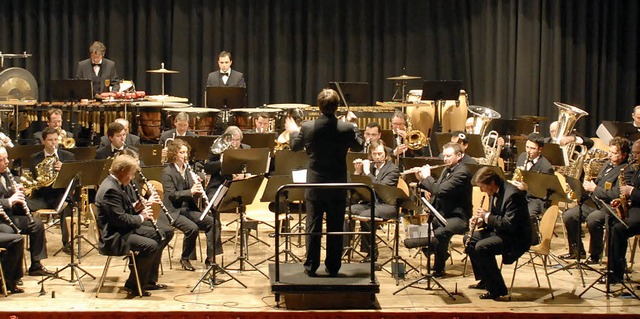 Satten Blsersound, aber auch leise To...g das Orchester unter  Toni Scholl an.  | Foto: Jannik Schall