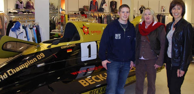 Stefan Hagin,  Weltmeister im Speedboo...mierten eine Kundin ber die Sportart.  | Foto: SEDLAK