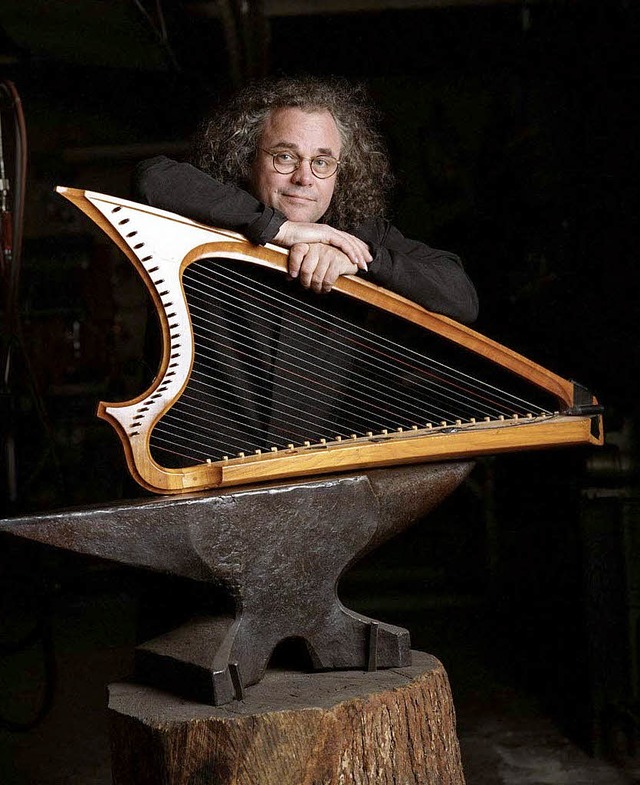 Meist sehr entspannt &#8211; das Harfe...l seines Meisters Andreas Vollenweider  | Foto: PRomo