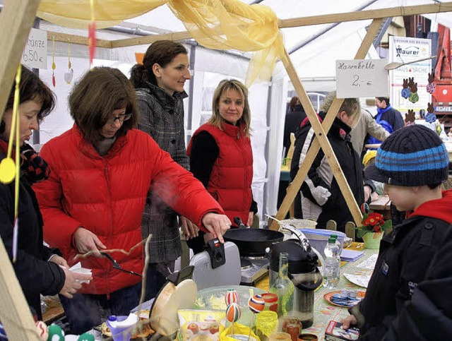 HHG-Frhjahrsausstellung: In Rheinhaus...rhausen fr frisch gebackene Waffeln.   | Foto: Ilona Hge