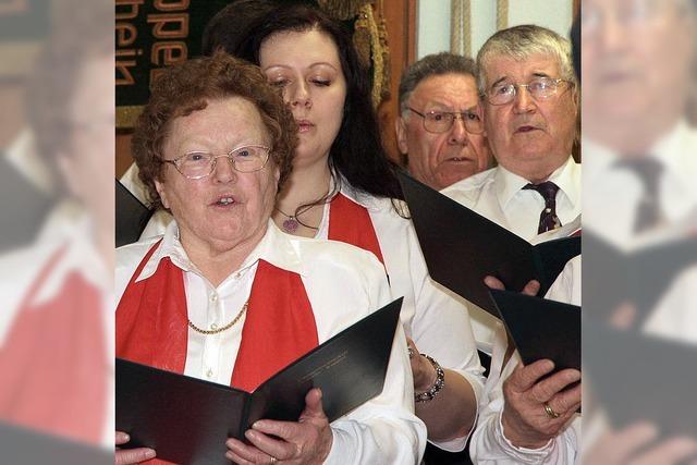 Fnf Chre singen von Freundschaft und Freude