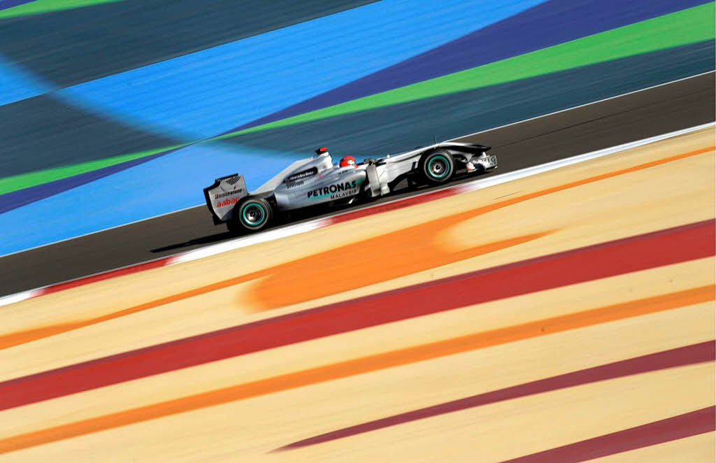 Motorsport mitten in der Wste: Das erste Formel 1 Rennen der Saison 2010 in Bahrain.
