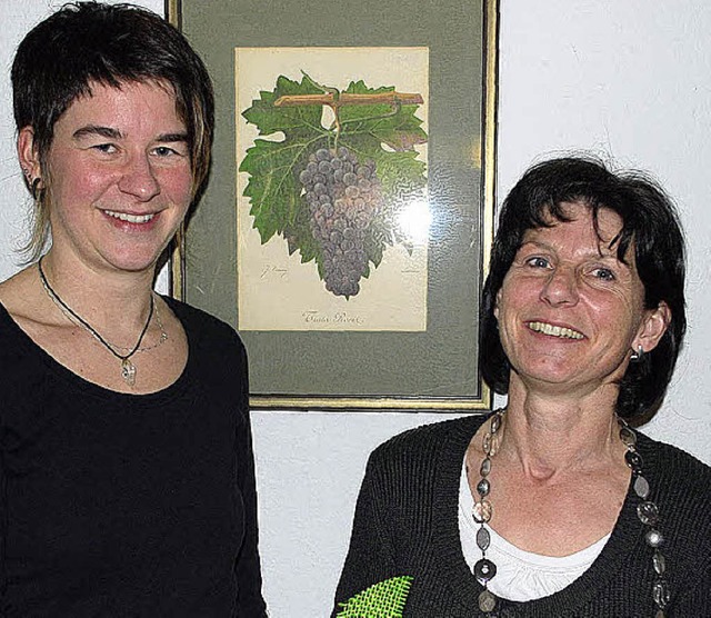 Die Vorsitzende der Burkheimer Stadtka...Mller (rechts), ehrte Patricia Vogel.  | Foto: bohn