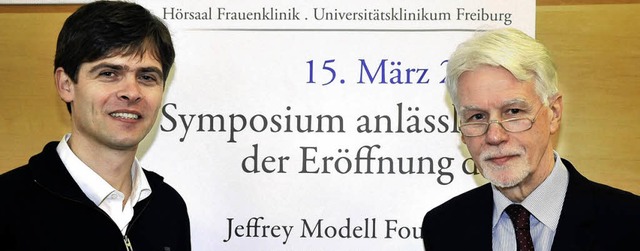 Der Wissenschaftliche Direktor Stephan...Modell Foundation am CCI in Freiburg.   | Foto: Thomas Kunz