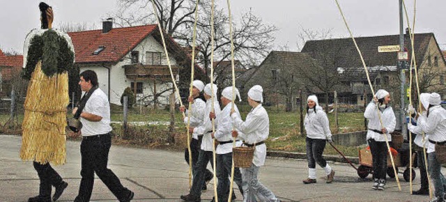 Am frhen Sonntagmorgen startete der Miesme-Umgang im Ortsteil Karsau.   | Foto: Heinz Vollmar